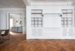 Einbauschrank mit Regalen